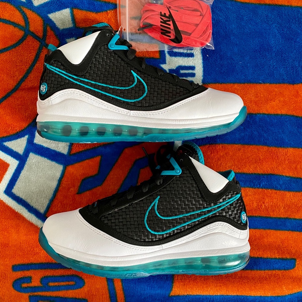 BRAND NEW***Nike LeBron 7 “Red Carpet SIZE.6.5